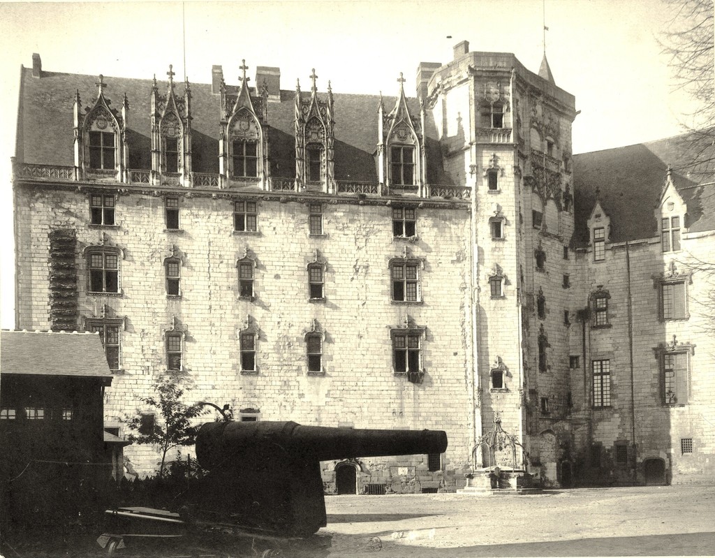 Le Château, Grand Logis, façade sur la cour