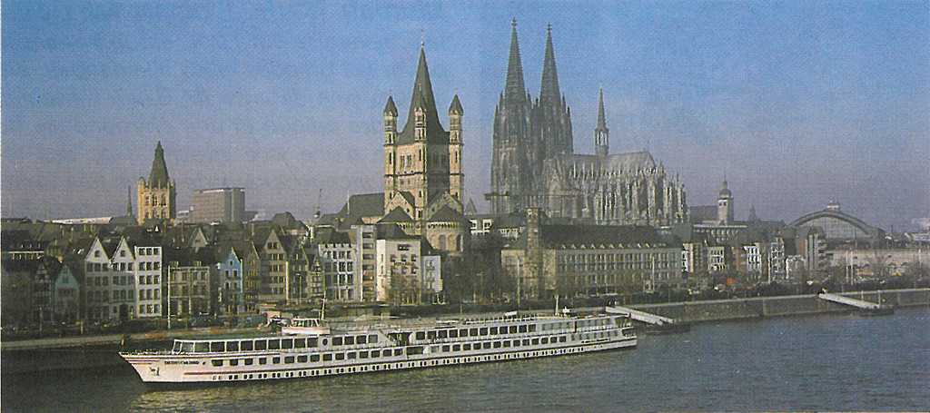 Köln mit Dom und Rheinufer