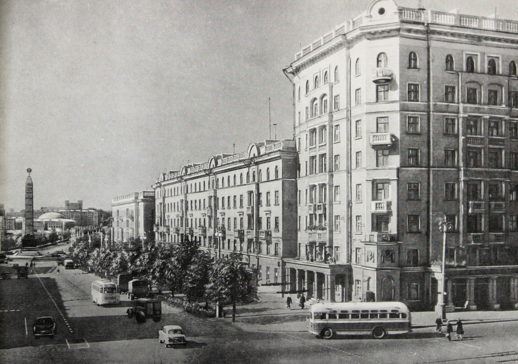 Перекресток Долгобродской улицы,Парковой магистрали и проспекта Сталина