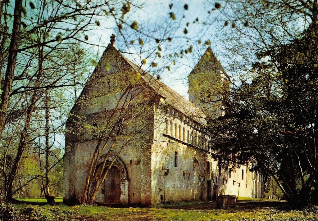 Thaon. Ancienne église romane