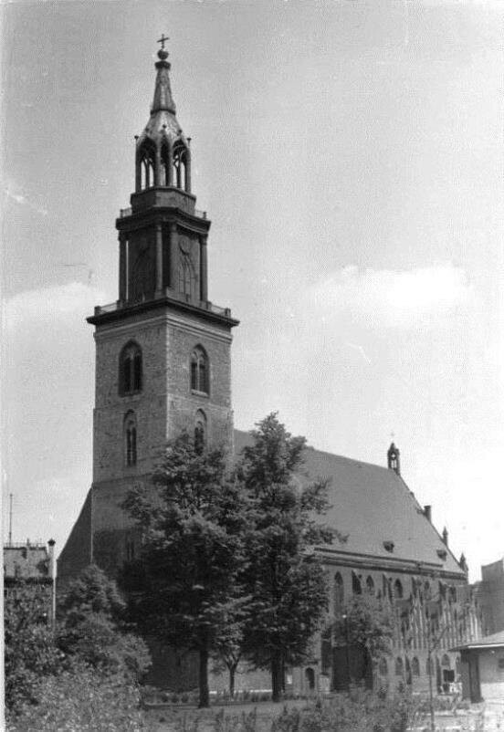 Die St. Marienkirche (Blick von der Liebknechtstr)
