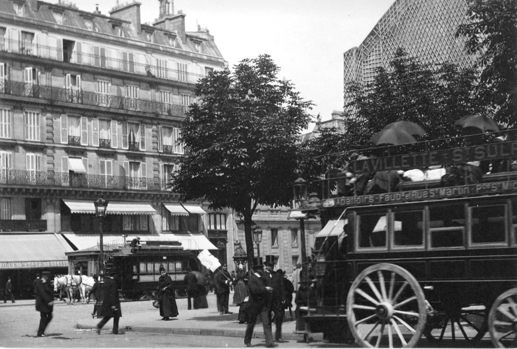 L'angle de la place Saint-Germain des Prés et du boulevard Saint-Germain
