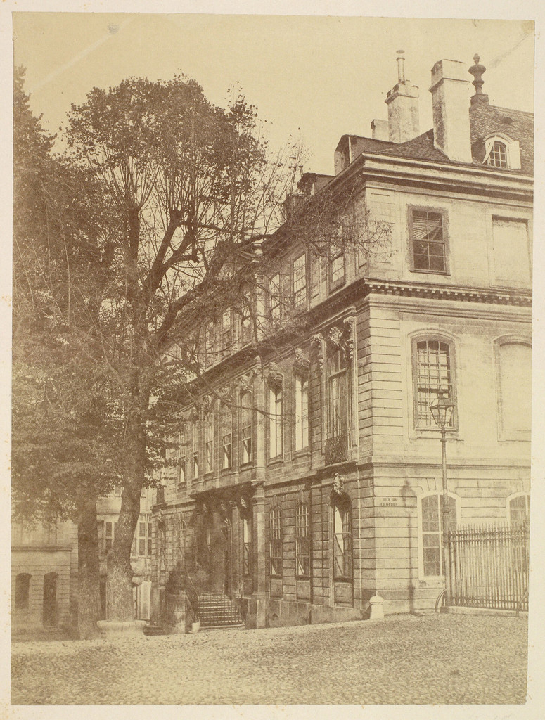 Cour de Saint-Pierre: maison Mallet