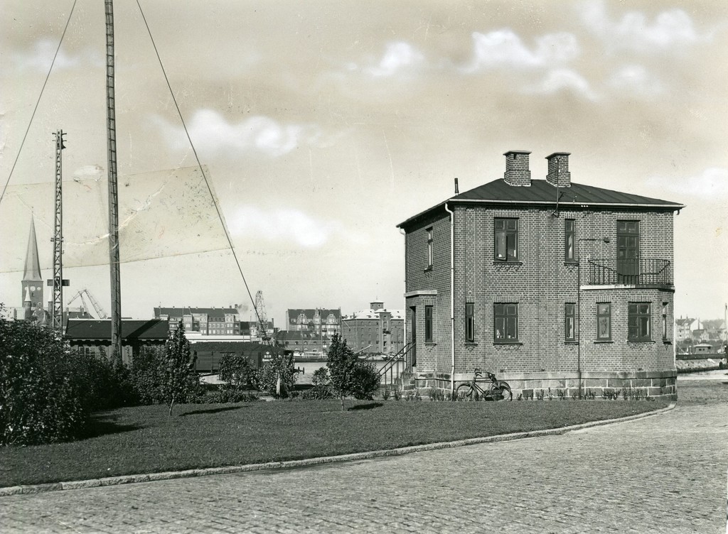 Aarhus Havn. Lodshuset på Søndre Mole, efter overbygningn