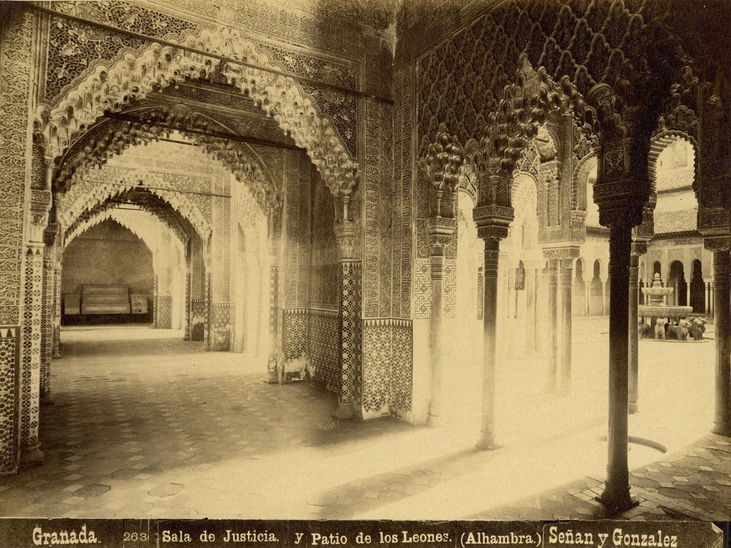 Granada. Alhambra, Sala de Justicia y Patio de los Leones