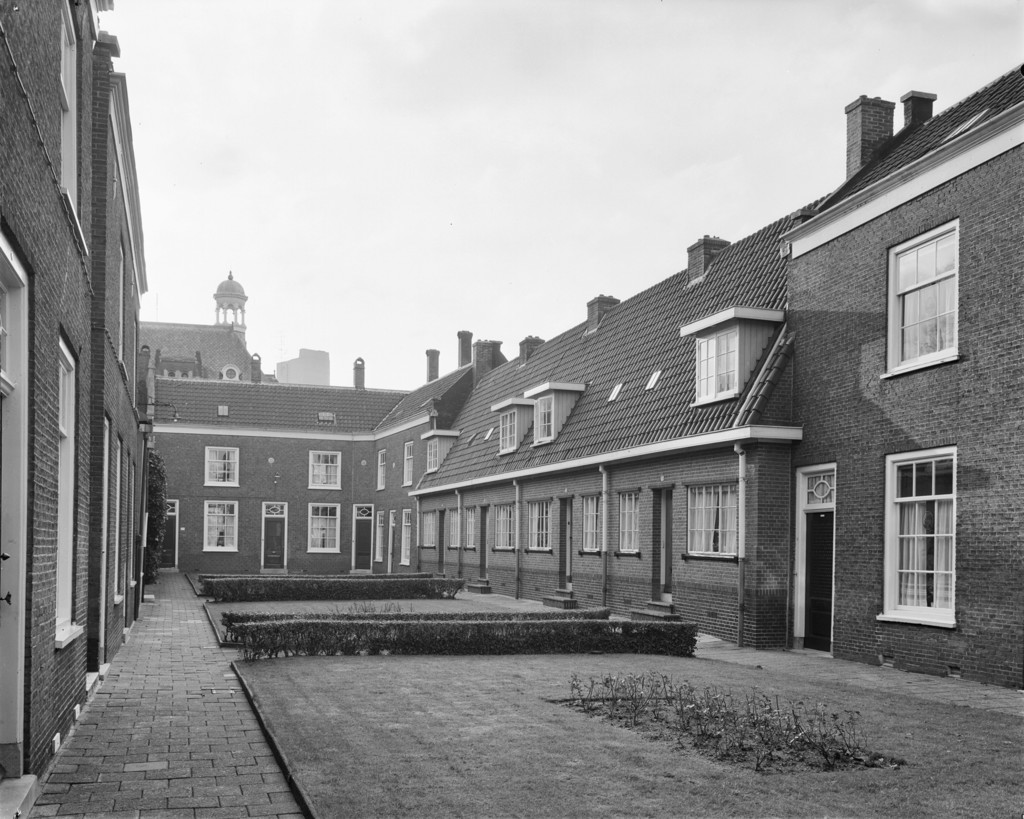 Dordrecht. Lengenhof tussen Lengenstraat, Bagijnhof en Vriesestraat
