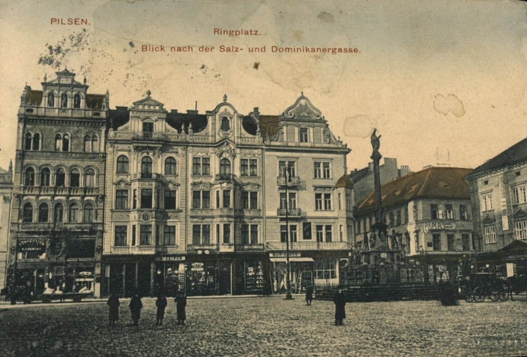 Plzeň - Historické budovy na náměstí