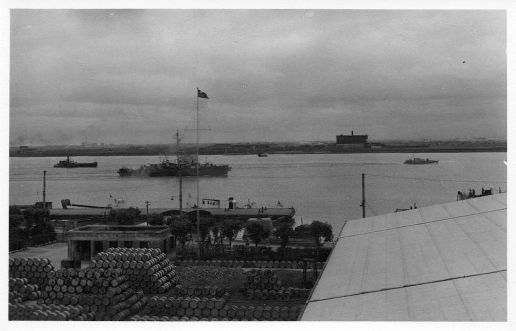 中国民族主义炮船在卡尔德克斯码头以外的黄普河上