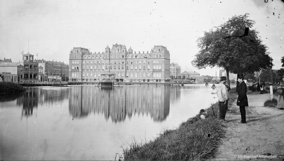 Zicht op het Amstel Hotel vanaf de Stadhouderskade, 1872