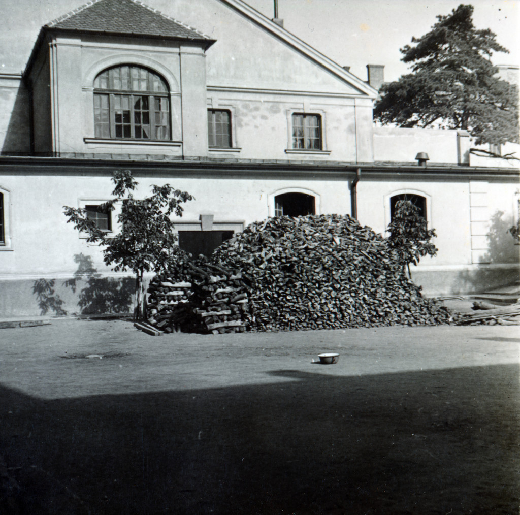 Varga utca 2, a Piarista rendház (ma Szent József Kollégium) udvara