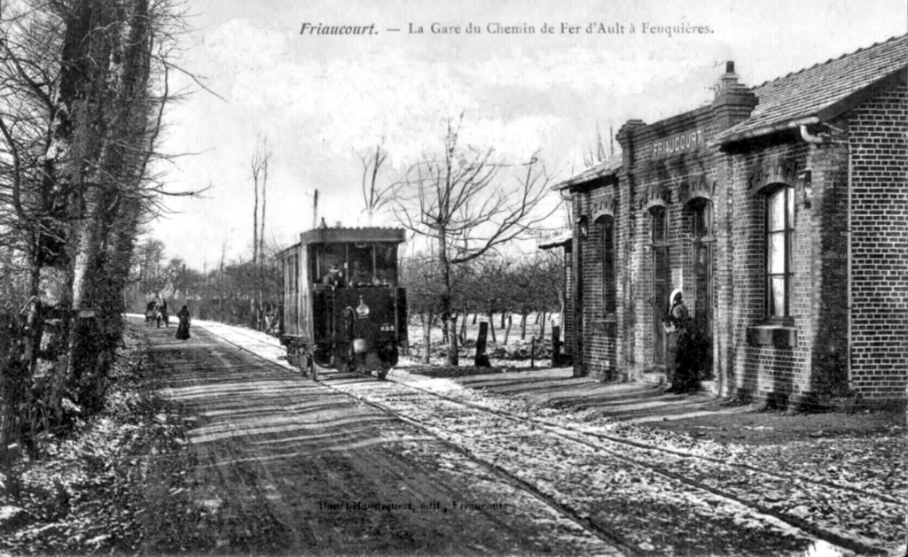 Friaucourt. La gare du Chemin de Fer d'Ault à Feuquières. L'automotrice à vapeur