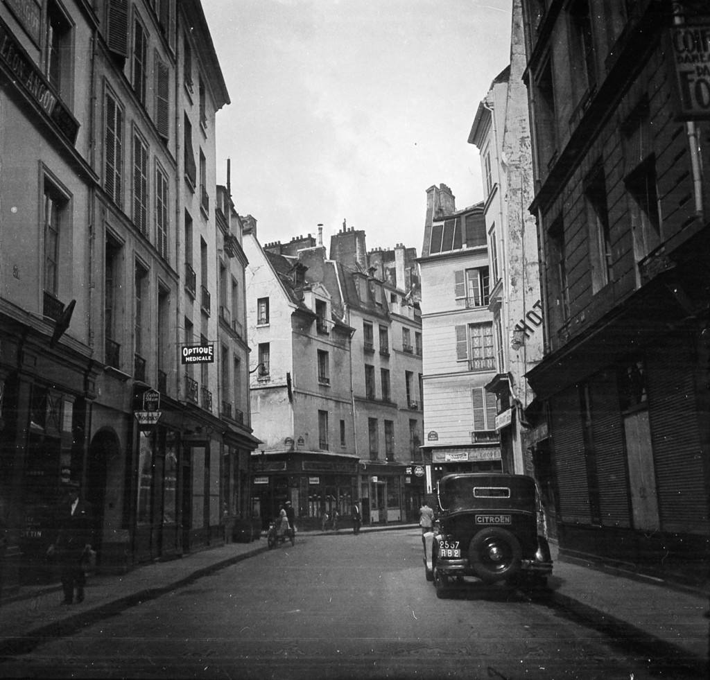 Rue de Poitou, au croisement de la rue Charlot