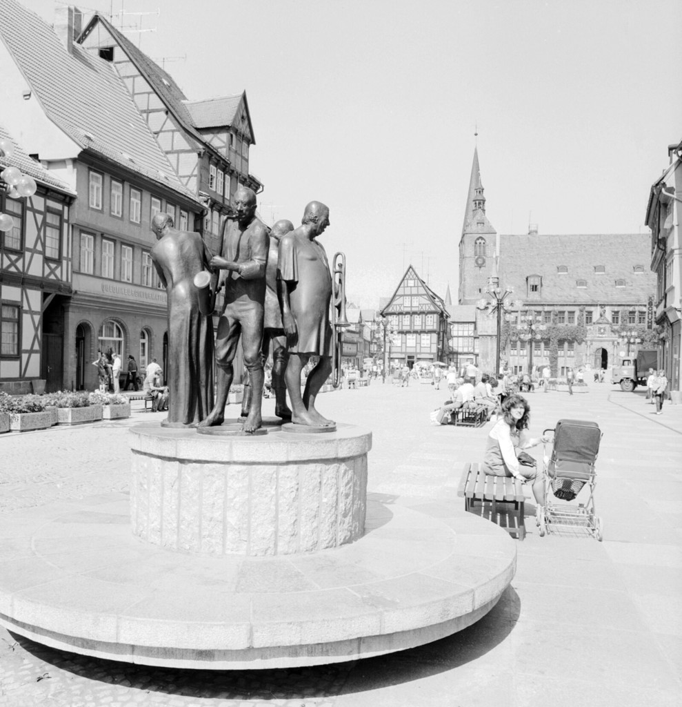 Statue, Münzenberger Musikanten, auf dem Marktplatz in der Altstadt am Markt in Quedlinburg