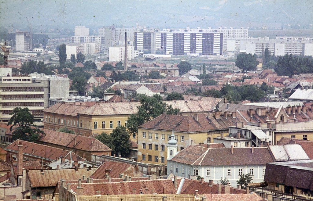Kilátás a Líceum teraszáról, a Csebokszári lakótelep felé