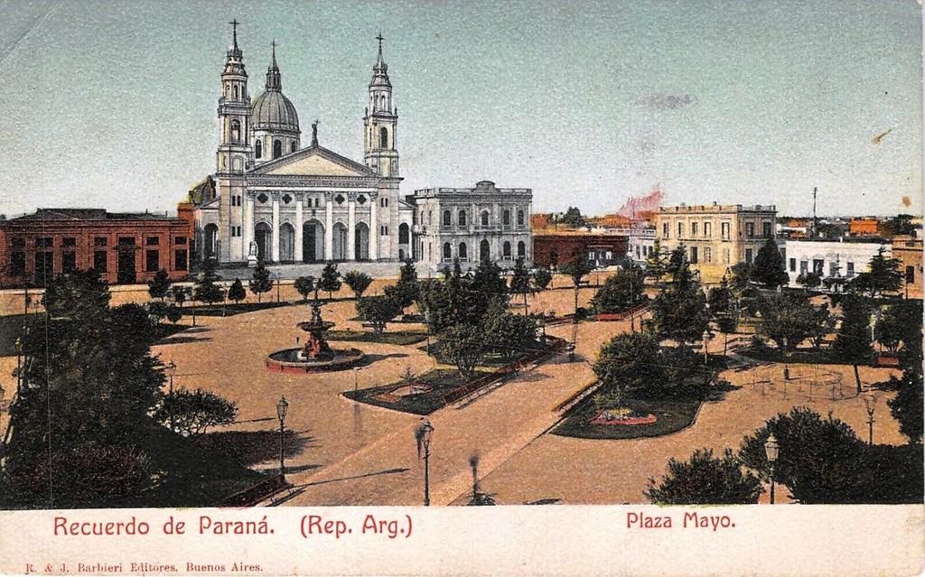 Paraná. Plaza de Mayo