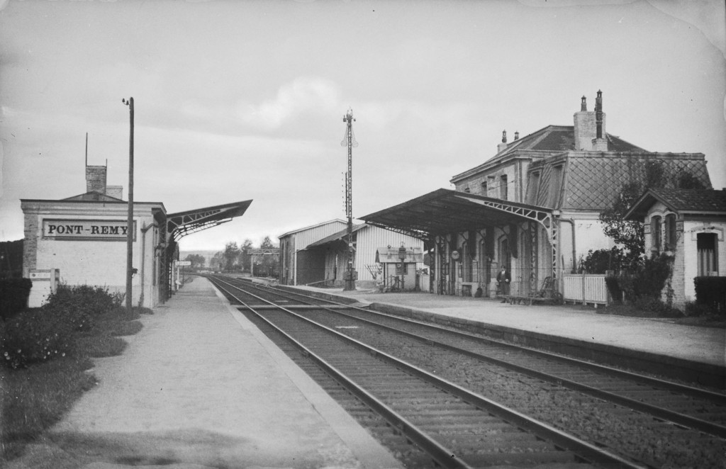 Les quais de la gare de Pont-Remy