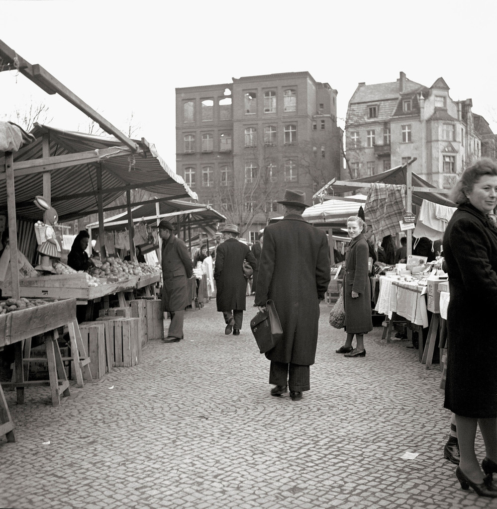 Open air stalls and market buyers at the Reinhardtplatz