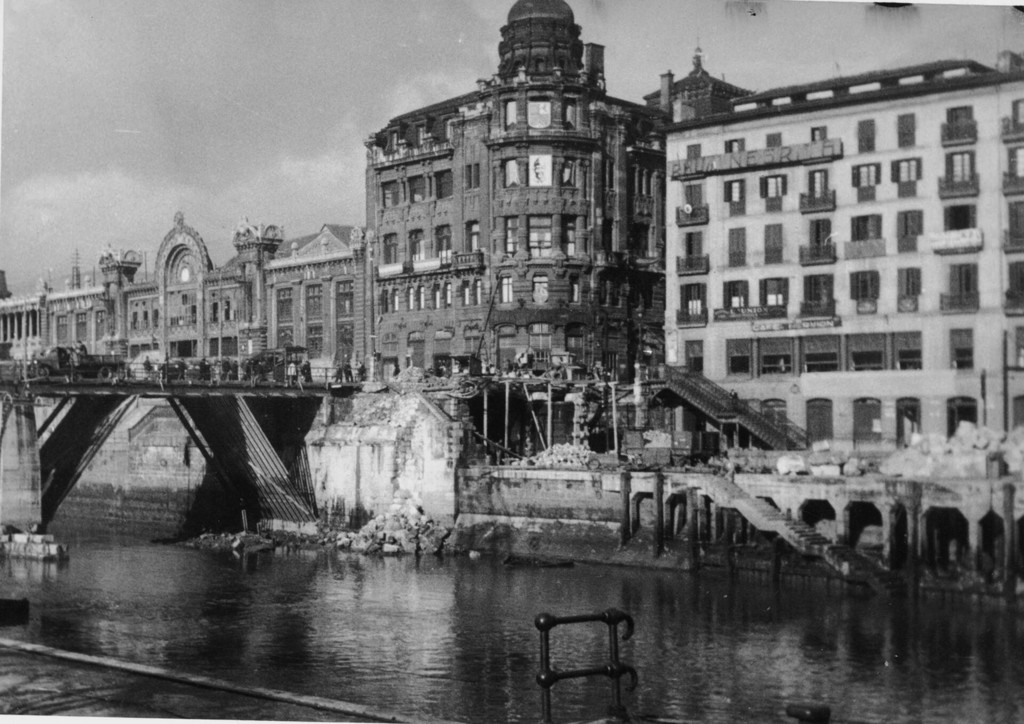 Bilbao - Antiguo puente de Isabel II reconstruido provisionalmente