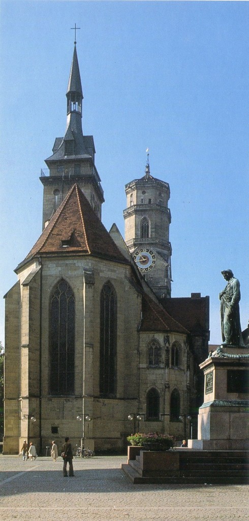 Schillerplatz und Stiftskirche