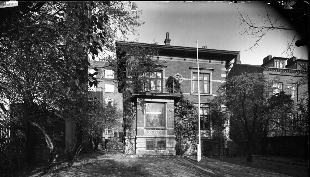 Villa i Thunøgade. Thunøgade 19, set fra havesiden