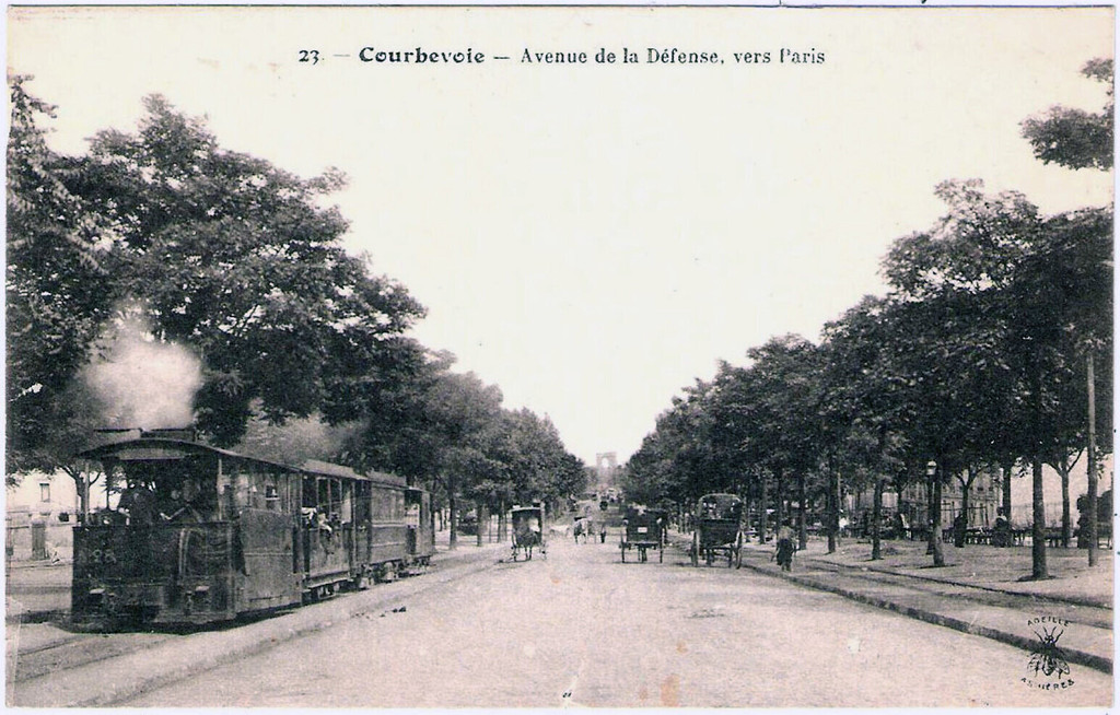 Avenue de la Défense vers Paris