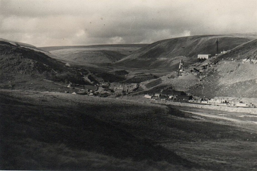 Machinery and builders' houses at the site of future Claerwen dam