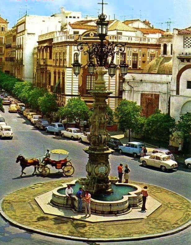 Plaza de la Virgen de los Reyes