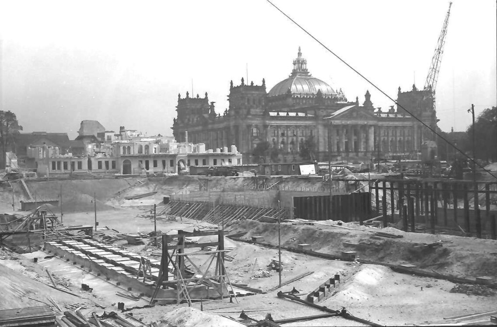 Baugrube vor dem Reichstag