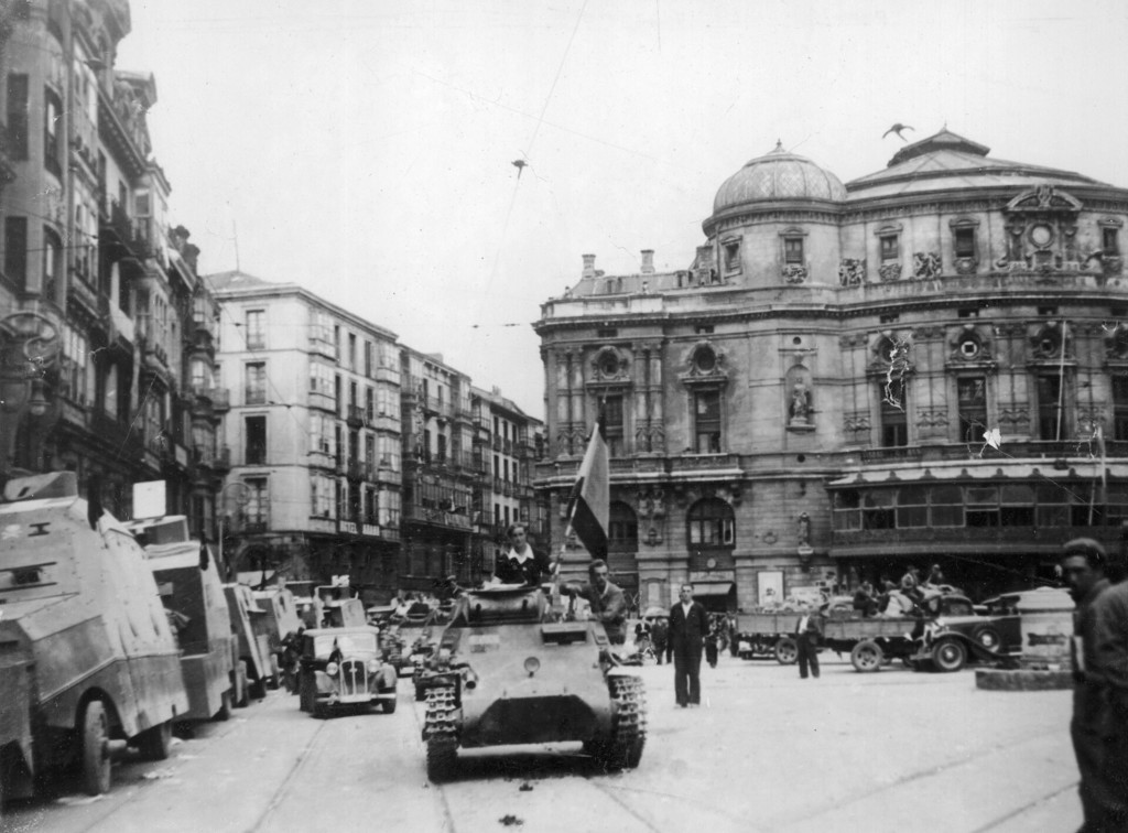 Bilbao. Tanques y vehículos blindados franquistas, en la ciudad