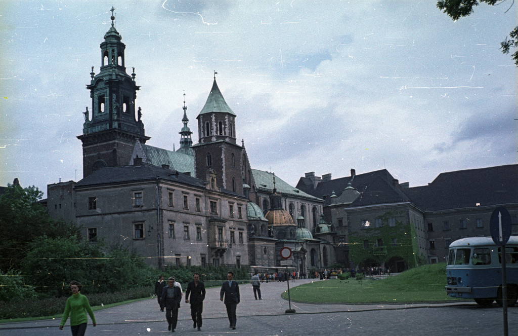 Pałac Królewski (Wawel), po lewej katedra św. Saniszla i św. Wacława