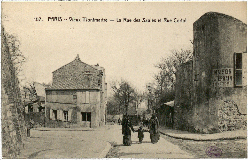 La Rue des Sauleset Rue Cortot