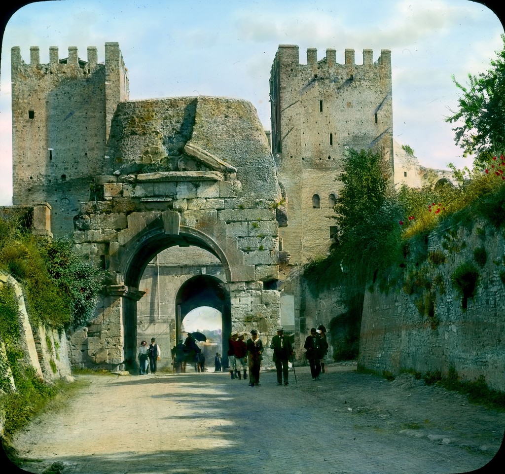 Arco di Druso e porta di San Sebastiano. Porta di San Sebastiano e Arco di Druso