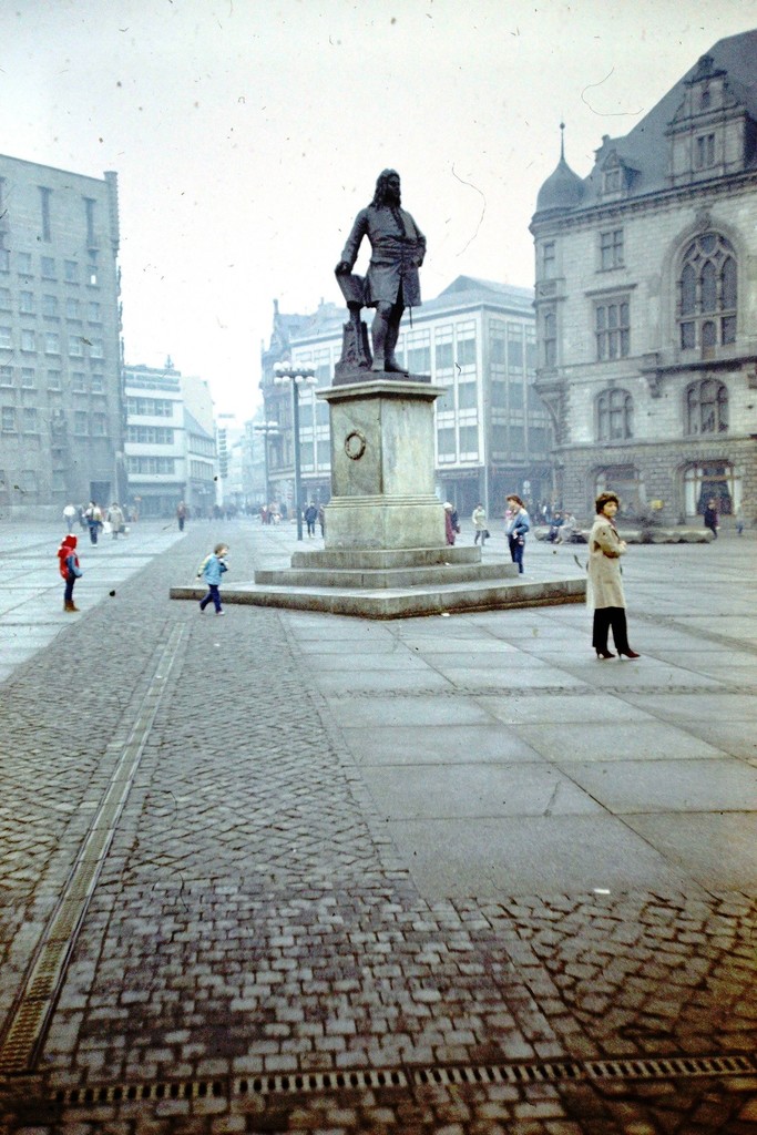 Händel-Denkmal, Marktplatz / Памятник Генделю на Маркетплатц