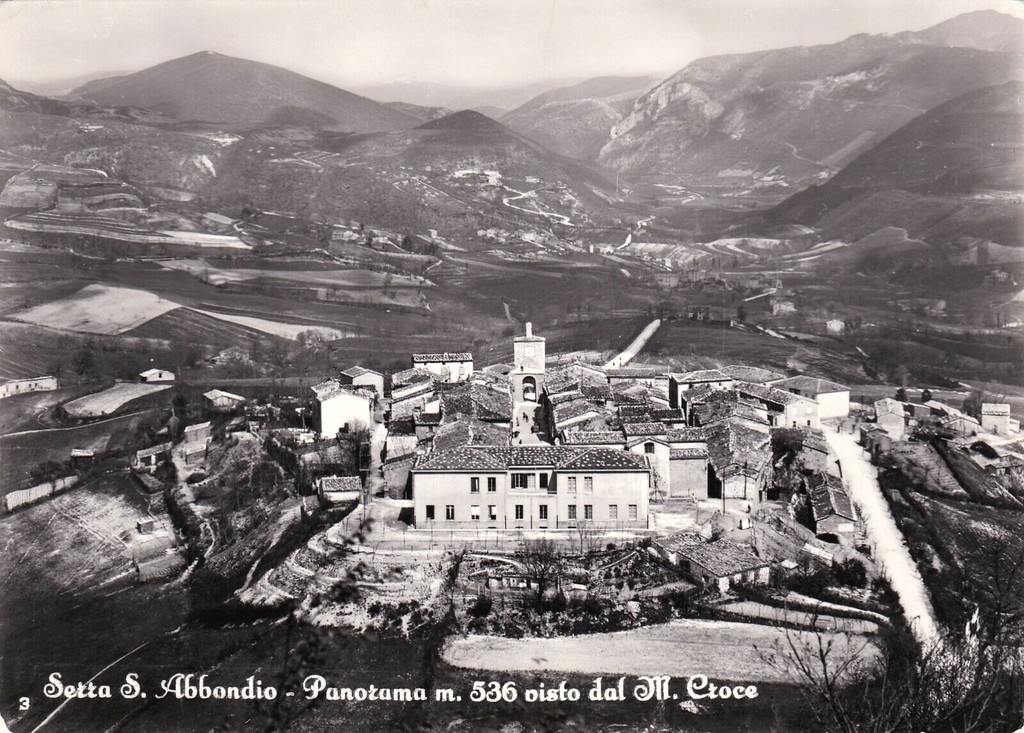 Serra Sant'Abbondio, Panorama visto dal Monte Croce