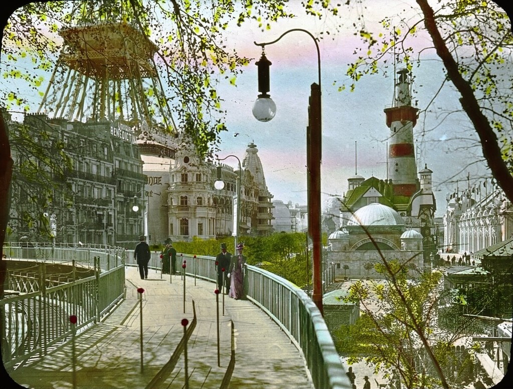 Paris Exposition: moving sidewalk