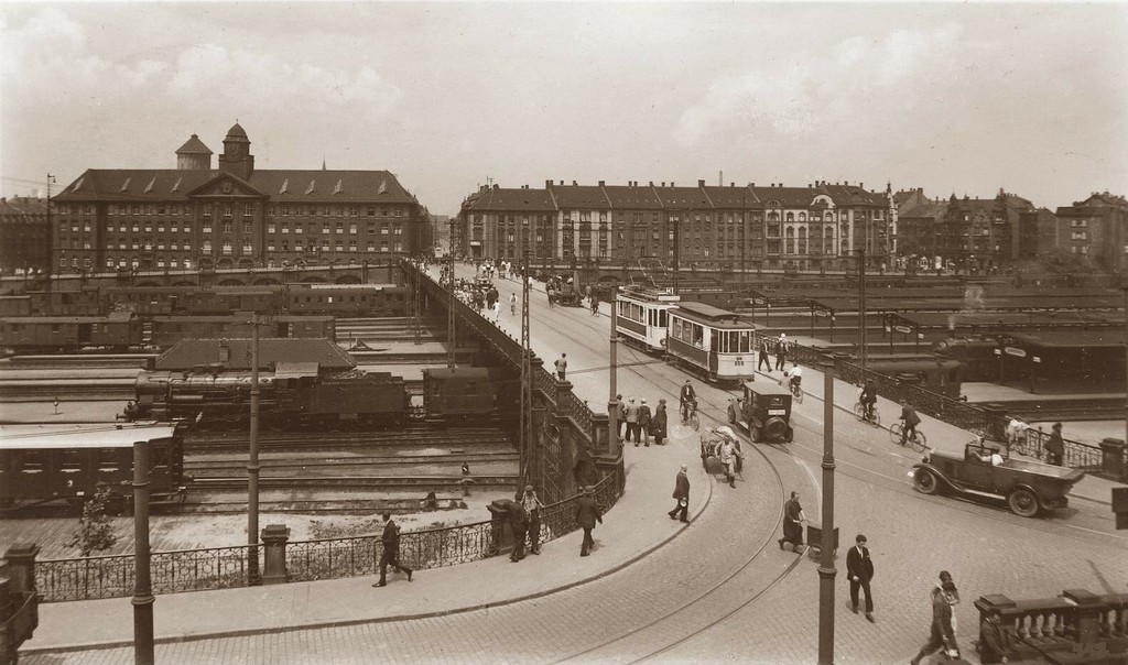 Ludwigshafen Mai 1929 - Eisenbahnviadukt und Rathaus