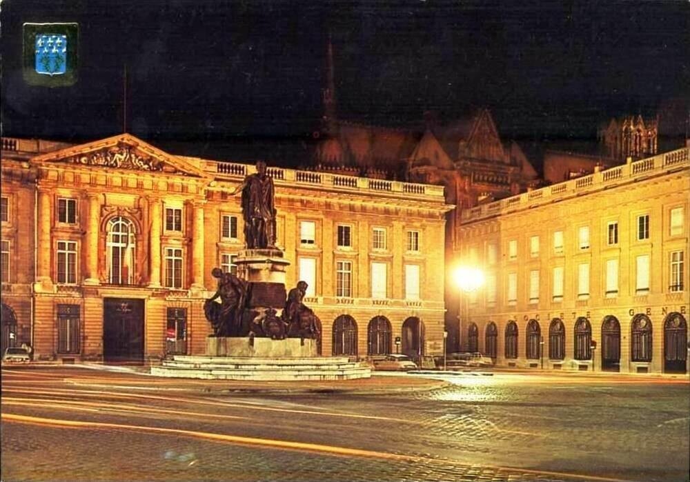 Reims. Place Royale la nuit