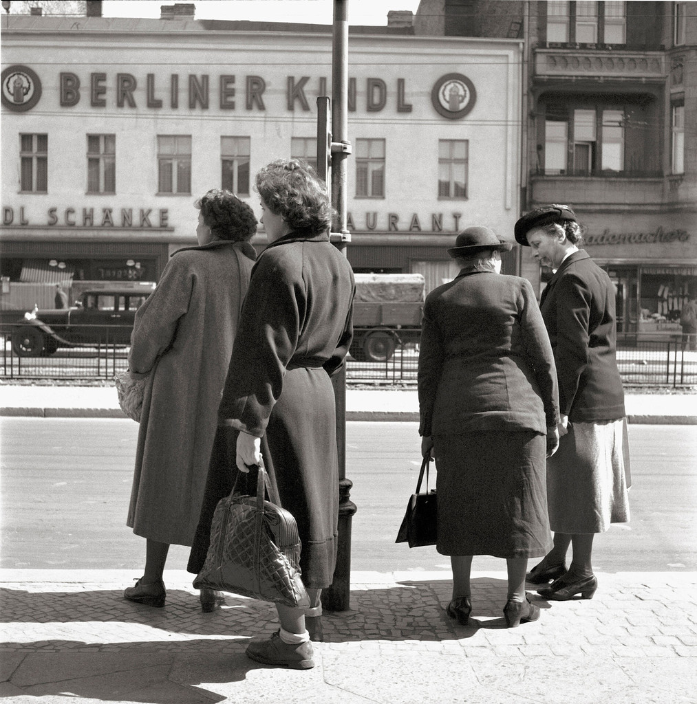 People at a bus station at the Schloßstraße 89