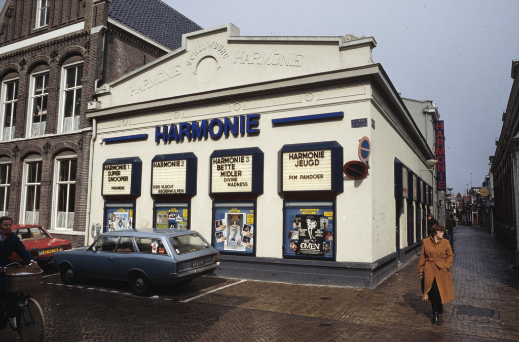 Harmonie bioscoop, hoek Lombardsteeg