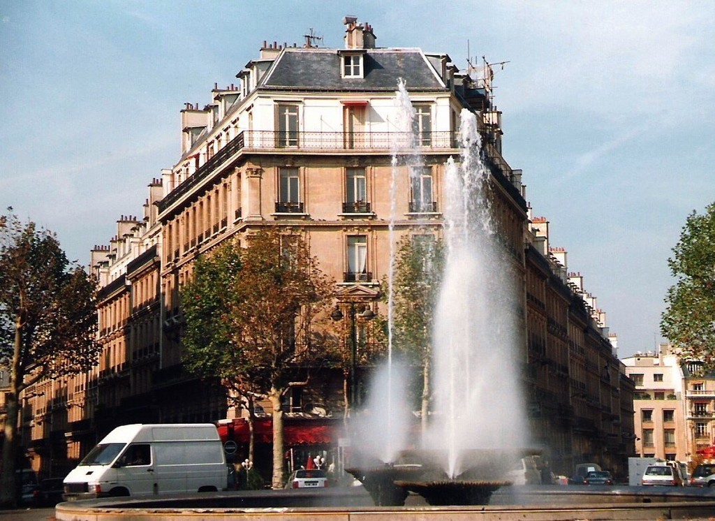 Fontaine de la place Victor-Hugo