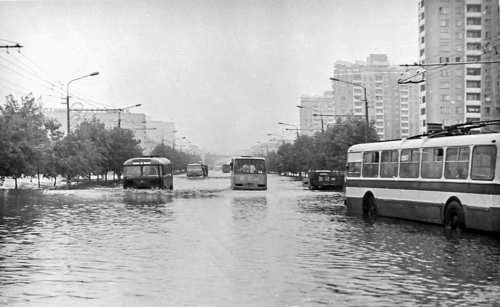 Наводнение на Партизанском проспекте после ливня
