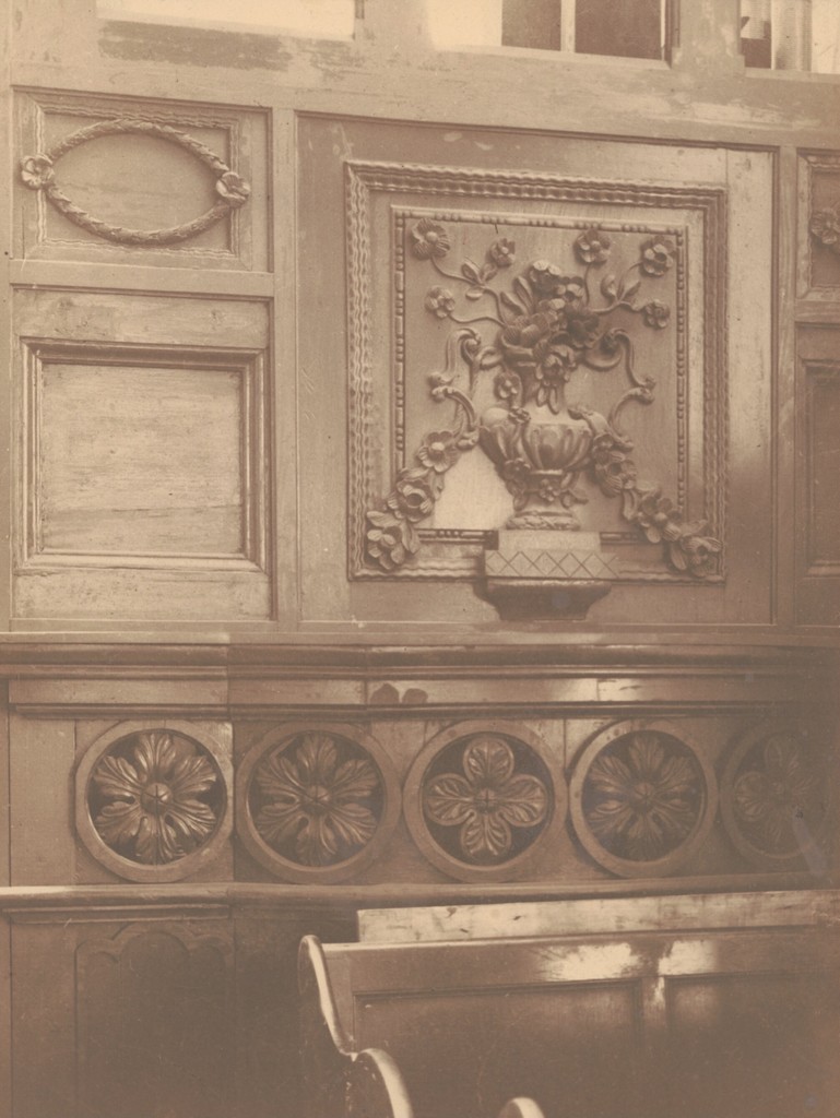 Holzschnitzereien an der Orgel im Quirinus-Münster