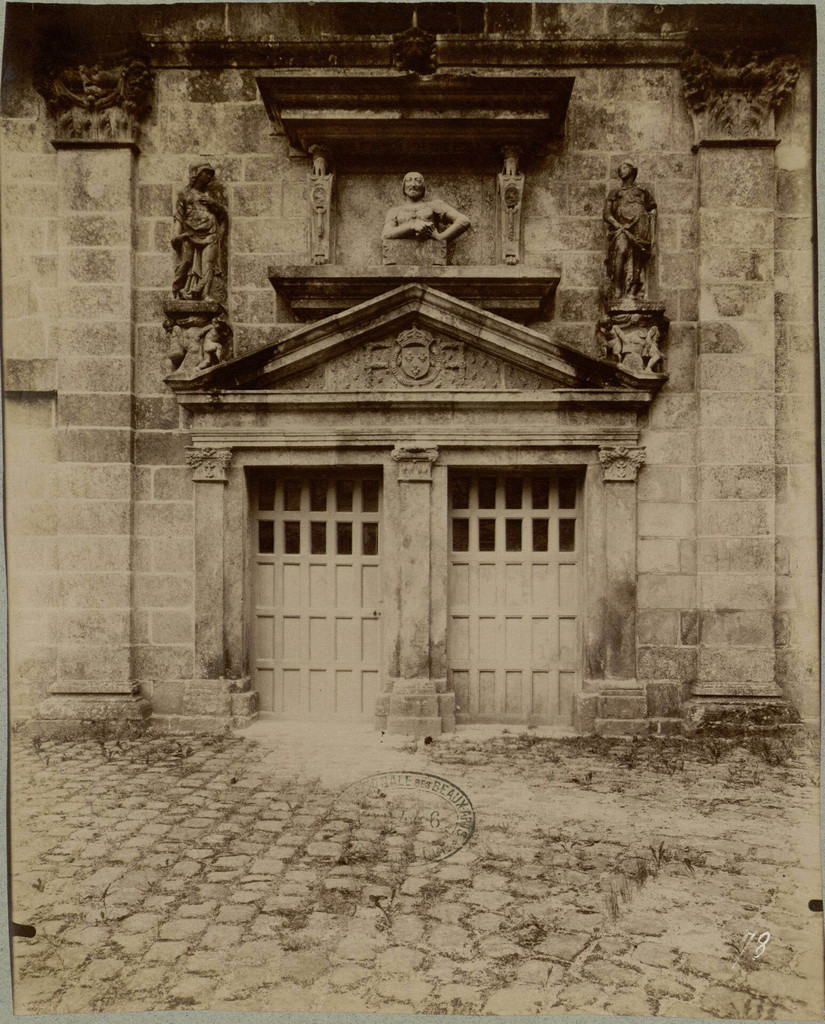La Seine-et-Marne. Château Fontainebleau: porte, Cour ovale