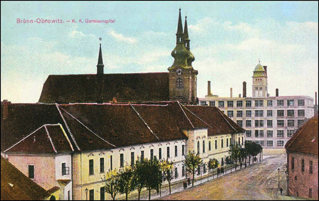 Pohled na c.k. garnisonspital (vojenskou nemocnici) a kostel za ním