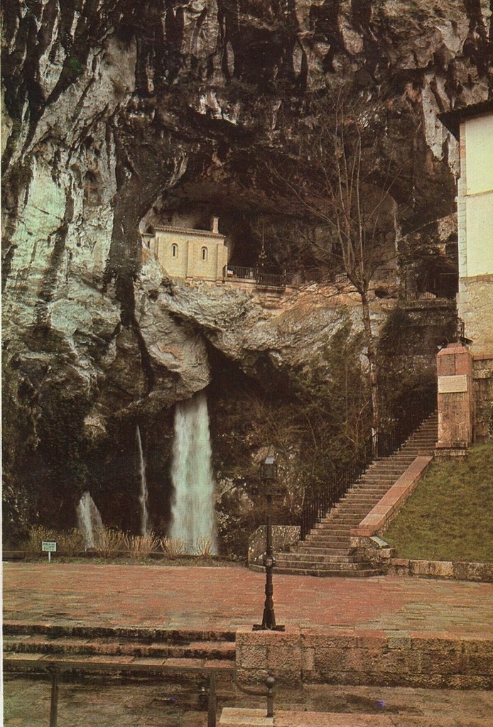 Covadonga, La Santa Cueva
