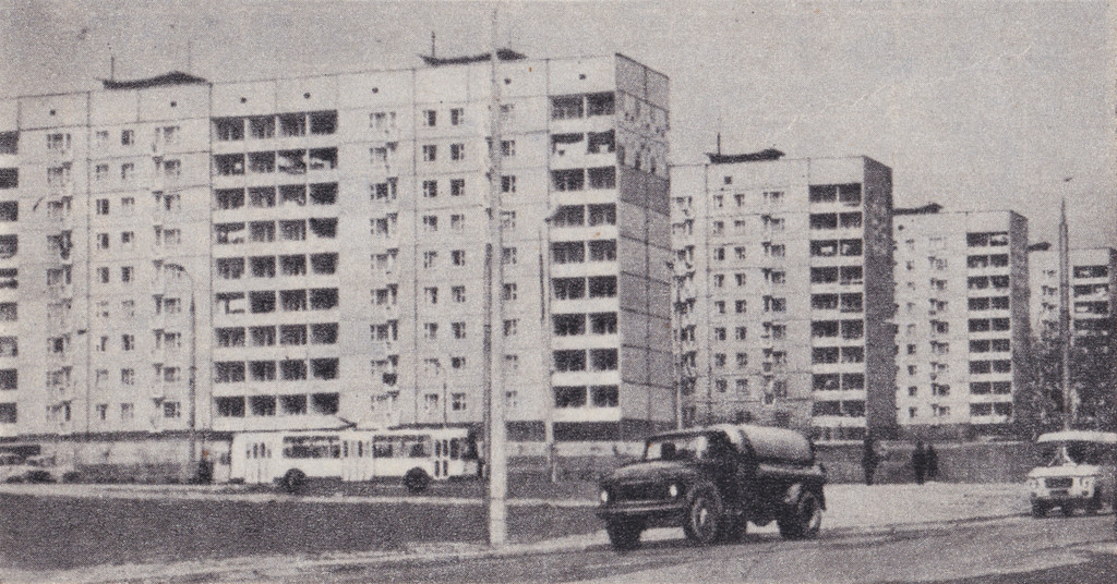 Leninsky Komsomol Boulevard, 29 і Builders Avenue, 28 - 34