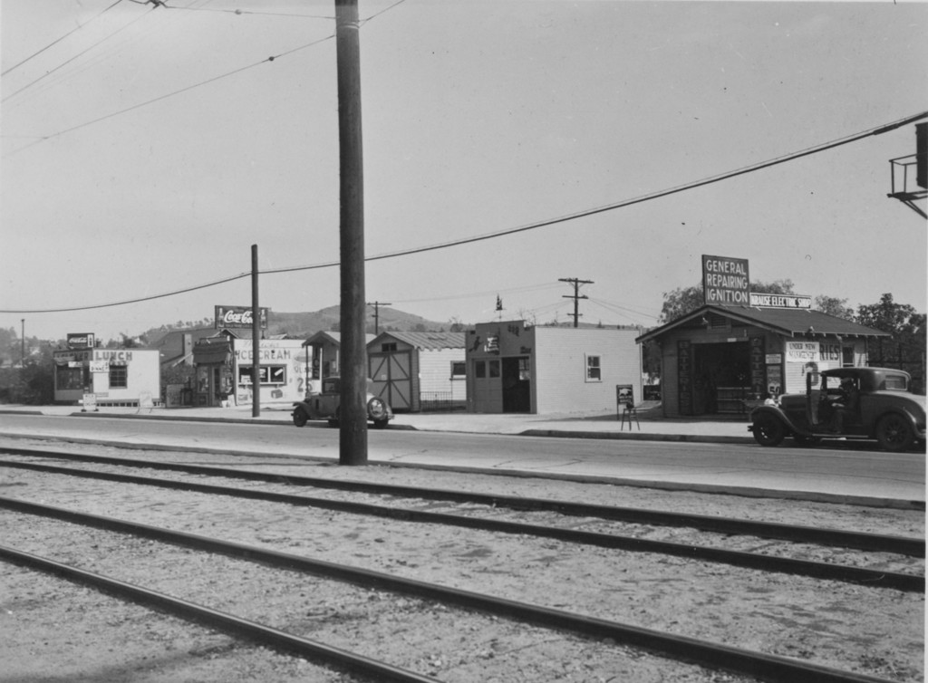 Cheap structures on Eagle Rock Boulevard, looking from north of York Boulevard
