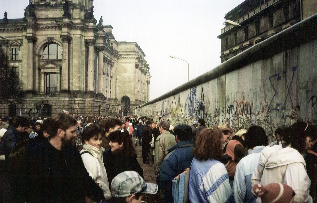 Berliner Mauer hinter dem Reichstagsgebäude