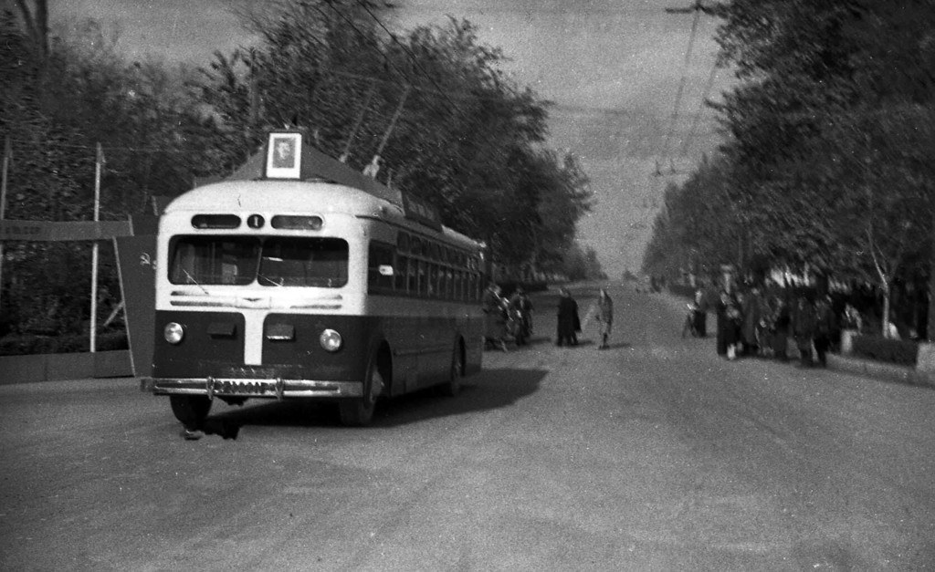 Stalin ko'chasida 1 trolleybus yo'l