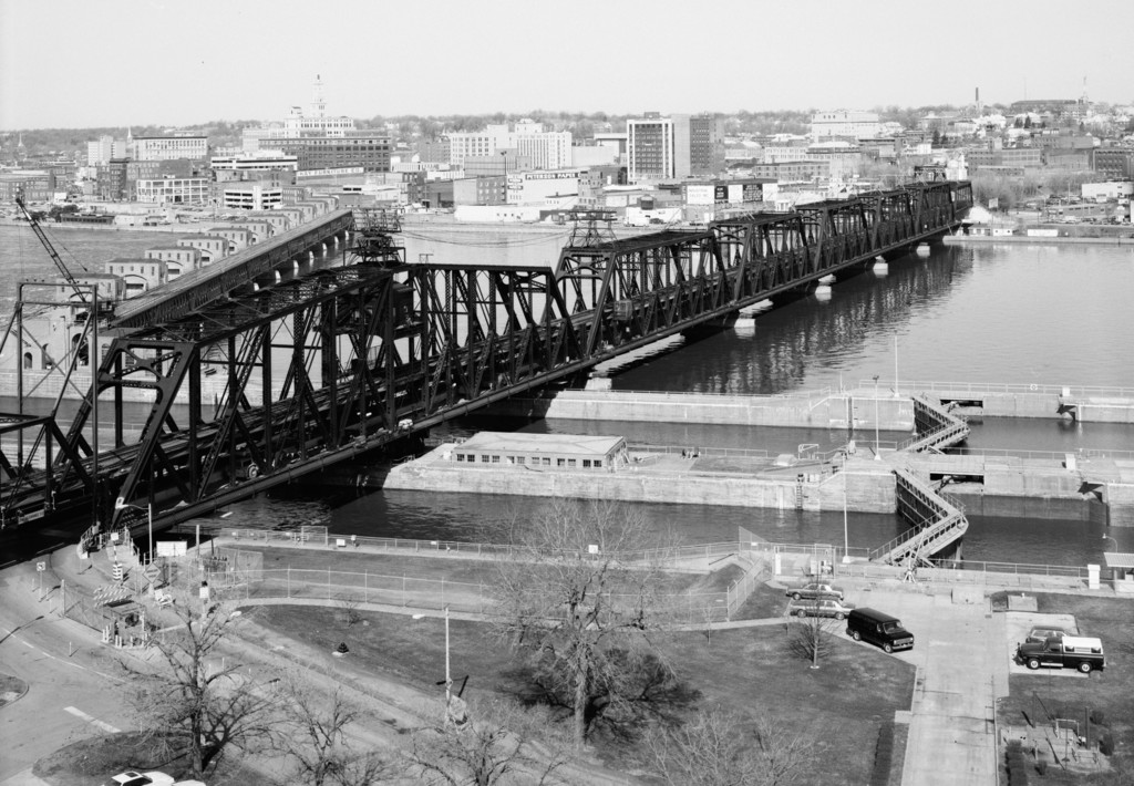 Rock Island / Davenport. Government Bridge
